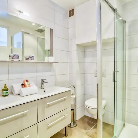 Great Flat With Balcony, 2 Min From The Beach By Guestready شقة