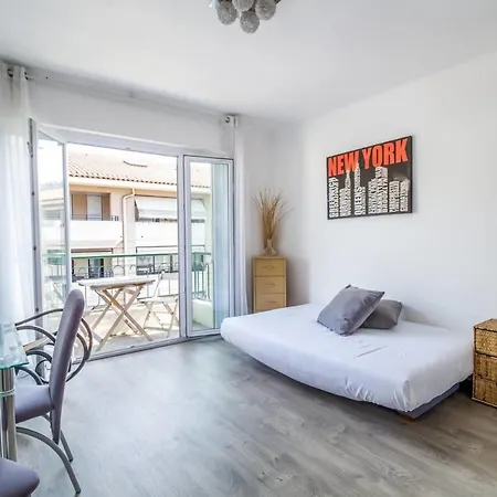 Great Flat With Balcony, 2 Min From The Beach By Guestready شقة