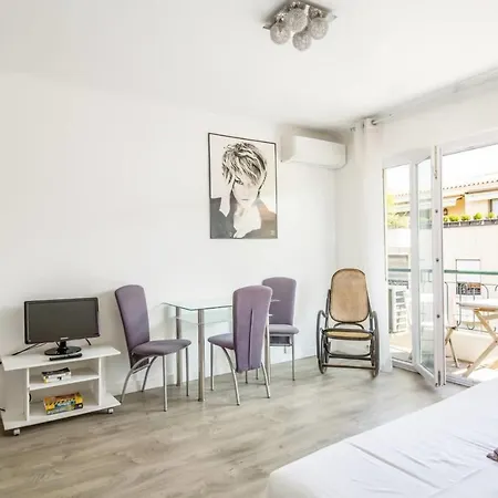 Great Flat With Balcony, 2 Min From The Beach By Guestready Appartamento Cannes