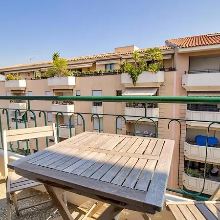 Apartment Great Flat With Balcony, 2 Min From The Beach By Guestready